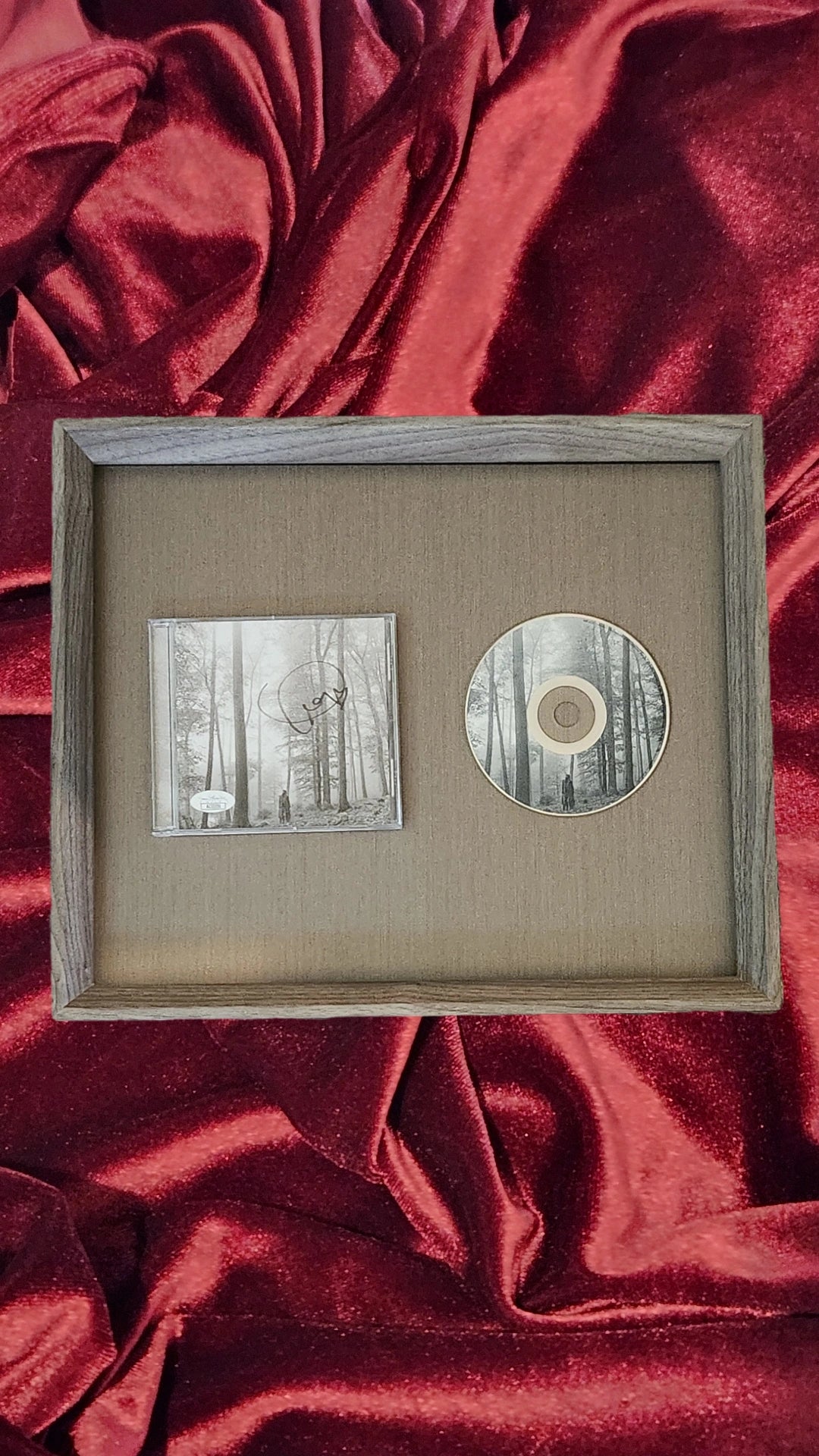 Talyor Swift - Folklore (Signed CD Cover)- with Heart
